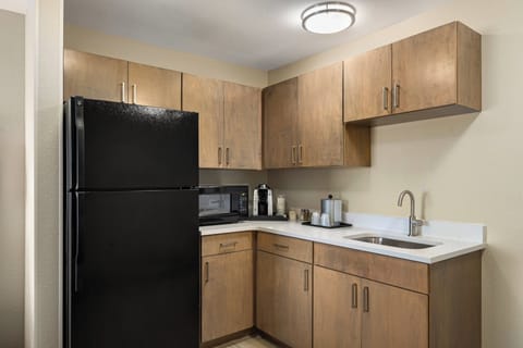 Suite, 1 Bedroom | 1 bedroom, in-room safe, desk, laptop workspace