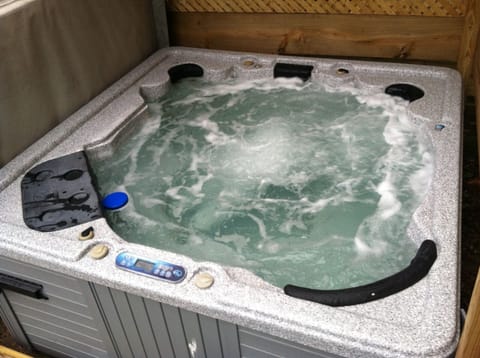 Private Hot Tub On The Edge Of Wilderness Area -  7 Feet x 7 Feet With 35 Jets.