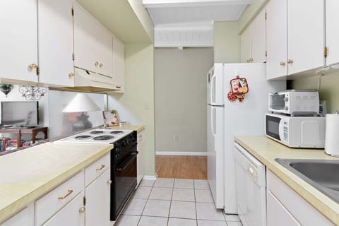 212 Olive Way - Kitchen