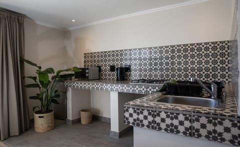 Coffee/tea maker, electric kettle