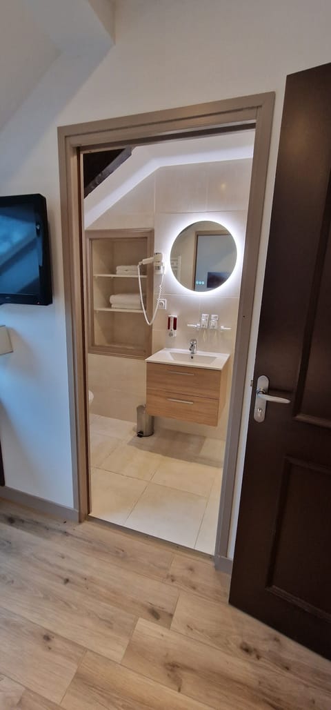 Comfort Double Room | Bathroom | Shower, eco-friendly toiletries, hair dryer, bathrobes