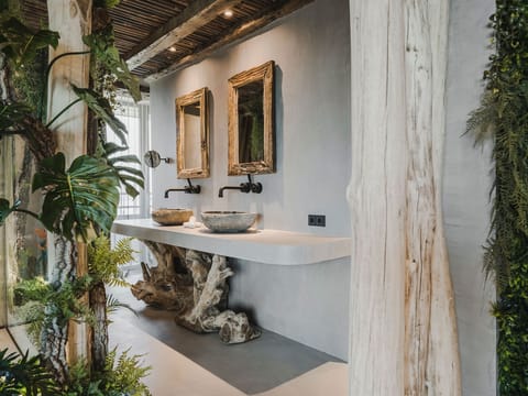 Bali Suite | Bathroom | Separate tub and shower, deep soaking tub, rainfall showerhead