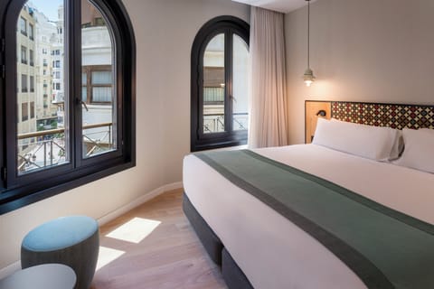 Minibar, in-room safe, desk, free WiFi