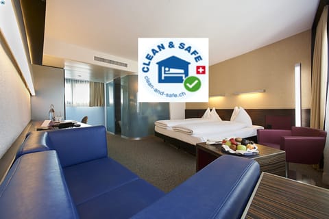 Comfort Room | Hypo-allergenic bedding, minibar, in-room safe, desk