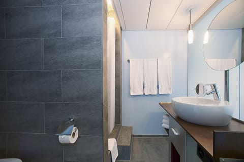 Comfort Room | Bathroom | Free toiletries, hair dryer, bathrobes, slippers