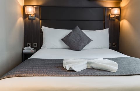 Double Room | Premium bedding, in-room safe, desk, blackout drapes