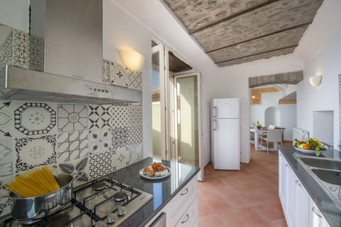 Apartment, 2 Bedrooms | Private kitchen | Fridge, microwave, oven, stovetop