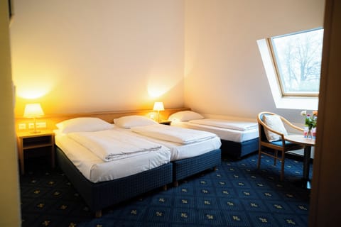 Hypo-allergenic bedding, minibar, desk, laptop workspace