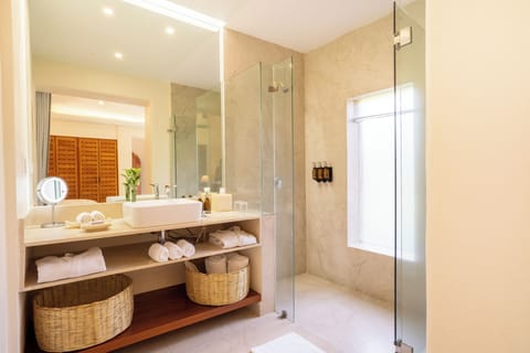 Shower, rainfall showerhead, eco-friendly toiletries, hair dryer