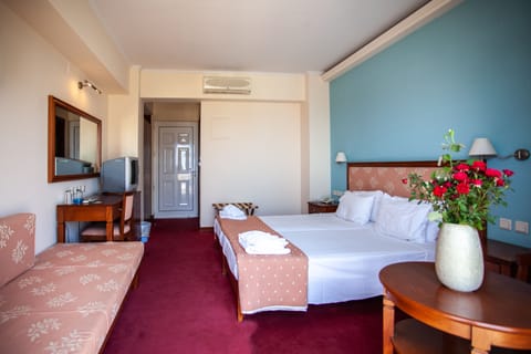 Deluxe Double Room, City View | Soundproofing, free WiFi, bed sheets