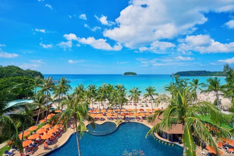 2 outdoor pools