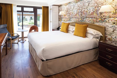 Classic King Dog Friendly | Premium bedding, in-room safe, individually decorated