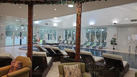 Couples treatment rooms, body treatments, hot stone massages, body wraps