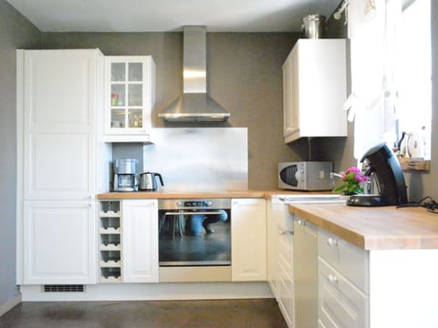 Cottage | Private kitchen | Highchair