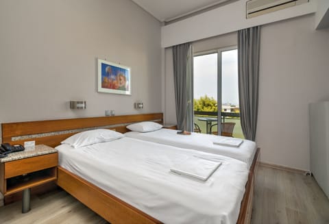 Single Room | Iron/ironing board, free cribs/infant beds, rollaway beds, free WiFi