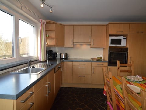 House | Private kitchen | Highchair