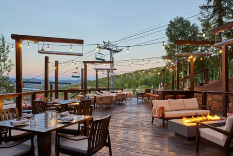 2 restaurants; breakfast, lunch, and dinner served