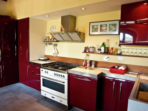 House | Private kitchen | Microwave, coffee/tea maker