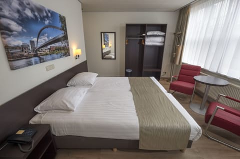 Comfort Double Room | In-room safe, desk, laptop workspace, cribs/infant beds