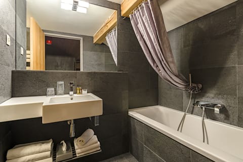 Suite (Anova) | Bathroom | Free toiletries, hair dryer, bathrobes, slippers