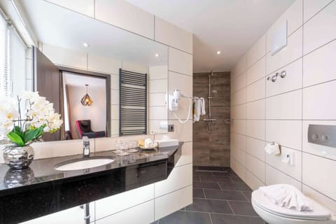 Premium Room, 3 Twin Beds (Cozy Sitting Corner) | Minibar, in-room safe, desk, blackout drapes