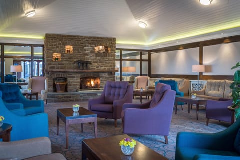 Serves breakfast, lunch, and dinner