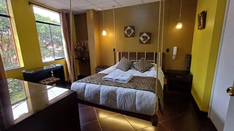 Double Room | In-room safe, individually decorated, desk, free WiFi