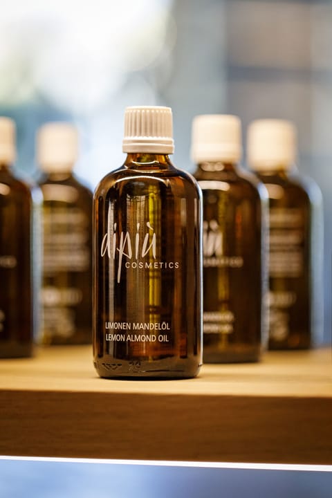 Couples treatment rooms, sauna, hot tub, steam room, Turkish bath