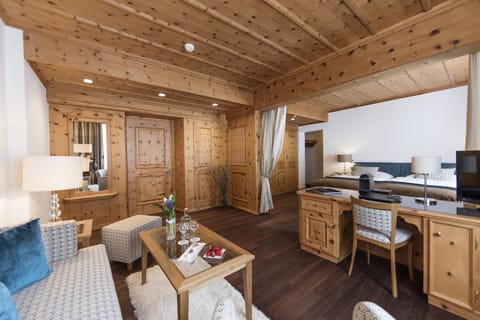 Junior Suite | Premium bedding, down comforters, minibar, in-room safe