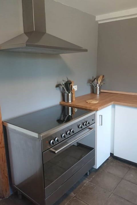 House | Private kitchen | Stovetop, coffee/tea maker, highchair