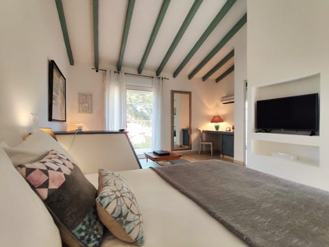 Superior Double Room | Premium bedding, minibar, in-room safe, desk