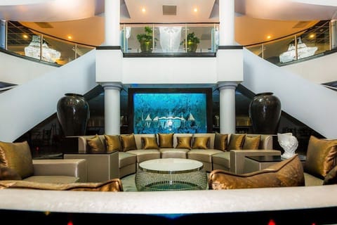 2 bars/lounges, poolside bar