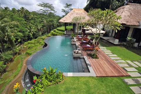 Outdoor pool, an infinity pool, pool umbrellas, sun loungers