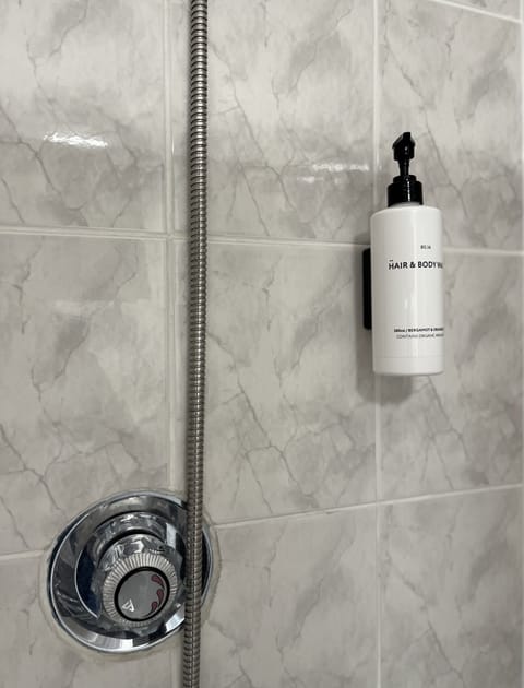 Single Room, 1 Twin Bed | Bathroom | Shower, towels