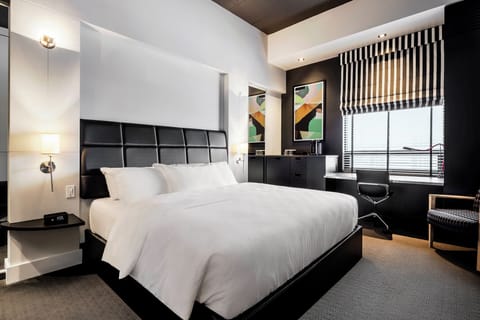 Standard Room, 1 King Bed | Egyptian cotton sheets, down comforters, individually decorated, desk