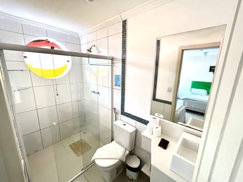 Shower, free toiletries, hair dryer