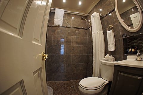 Luxury Room,w/balcony. 1 King Bed | Bathroom | Shower, designer toiletries, hair dryer, towels
