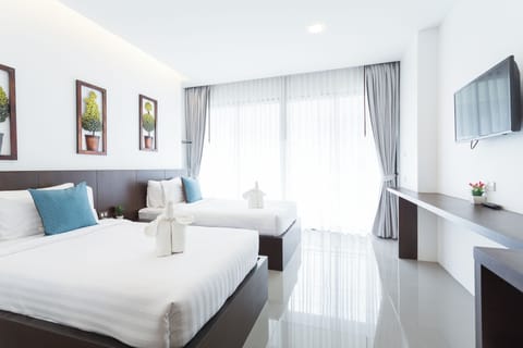 Deluxe Twin Room | Hypo-allergenic bedding, in-room safe, desk, free WiFi