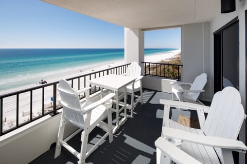 SPECTACULAR views from this PENTHOUSE END unit!!! - Balcony view