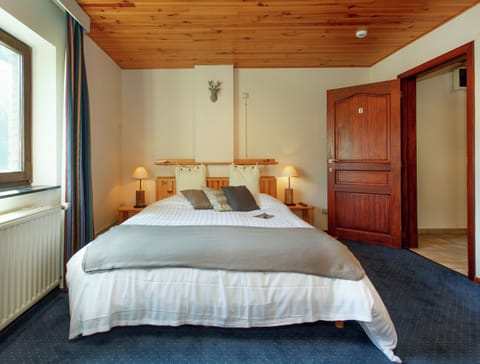 House | 12 bedrooms, individually furnished