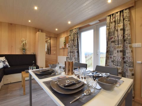 Cottage | Dining