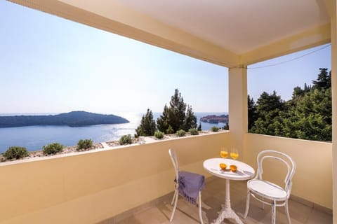 Apartment (1 Bedroom Apt with Balcony n Sea View) | Balcony