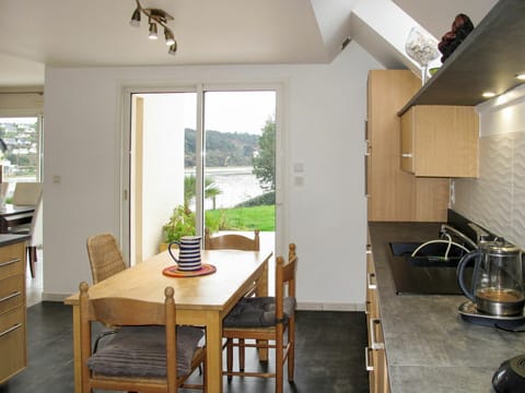 Furniture, Property, Table, Building, Chair, Cabinetry, Wood, Interior Design, Countertop, Lighting