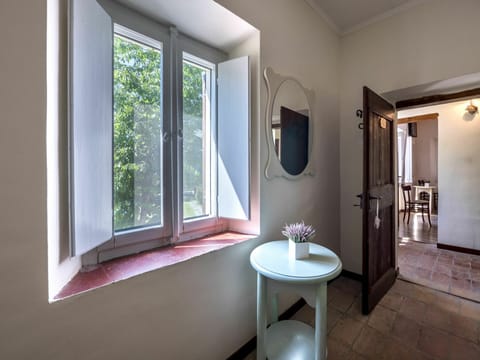 Property, Window, Building, Furniture, Plumbing Fixture, Wood, Mirror, Plant, Lighting