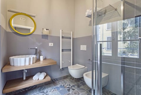 Superior Double Room, Annex Building (La Maison) | Bathroom | Rainfall showerhead, eco-friendly toiletries, hair dryer