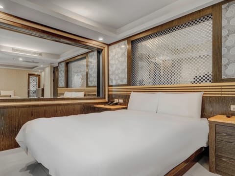 Deluxe Quadruple Room | Desk, blackout drapes, soundproofing, WiFi (free)
