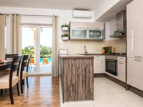 House | Private kitchen | Highchair