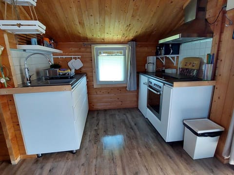 Bungalow | Private kitchen | Electric kettle