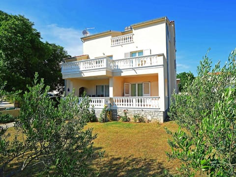 Property, House, Real Estate, Building, Home, Residential Area, Architecture, Sky, Land Lot, Estate