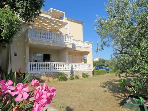 Property, House, Home, Building, Real Estate, Villa, Cottage, Residential Area, Architecture, Estate